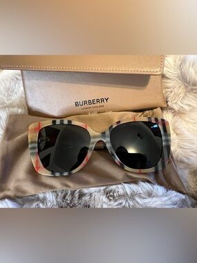 BURBERRY SUNGLASSES With NOVA CHECK Black Red Tan Pattern Plaid